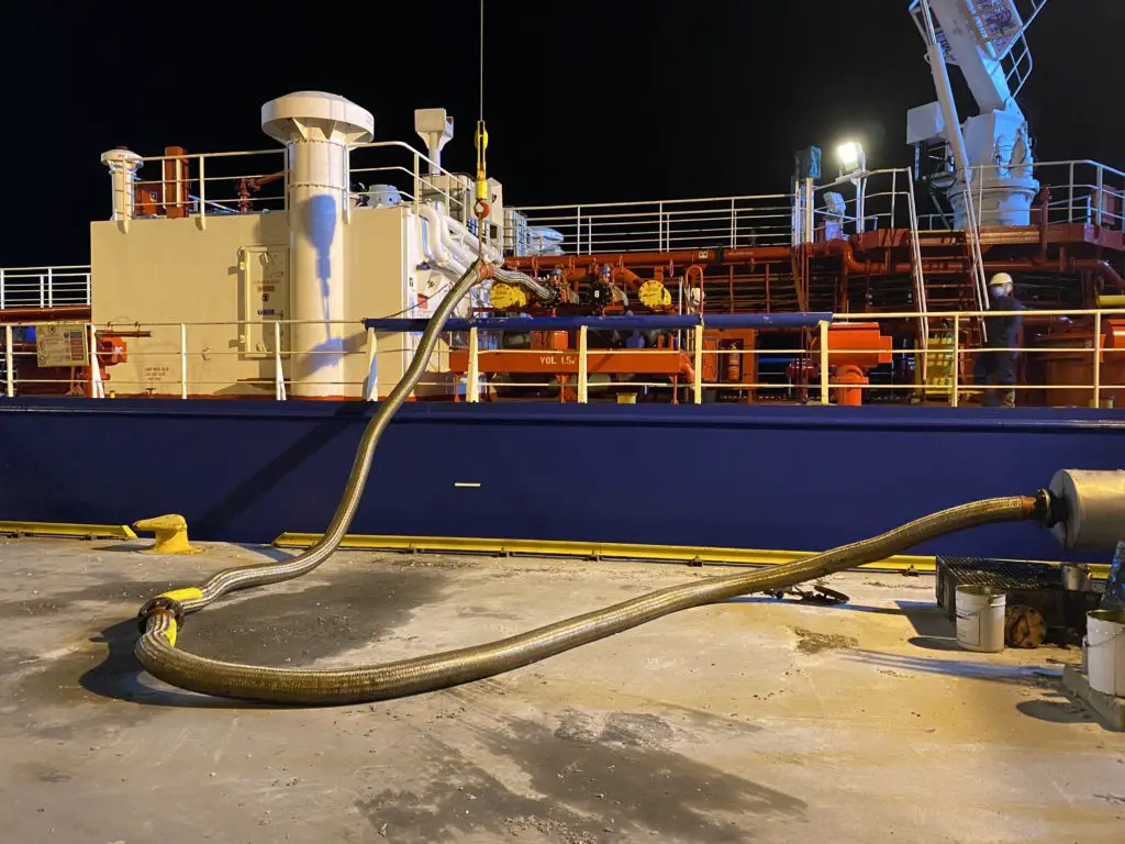 Steel armored hose for discharging of bitumen from vessel to shore line