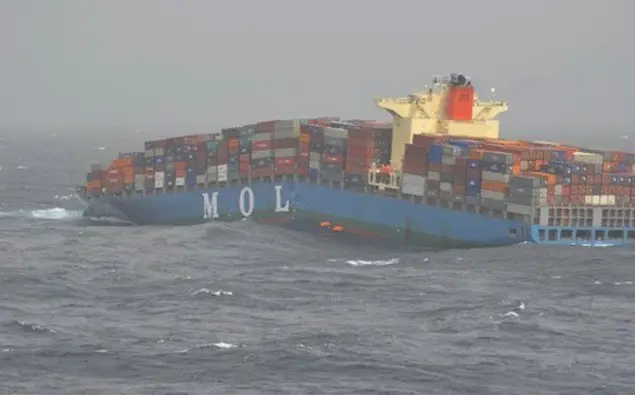 MOL Comfort container ship breaks in two parts