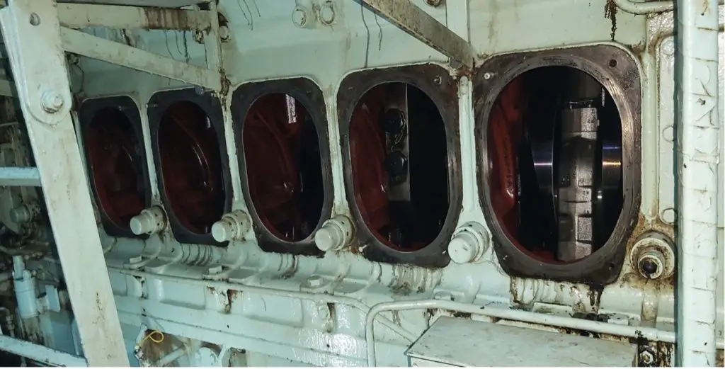 The crankshaft appearance with opened crankcase doors for maintenance