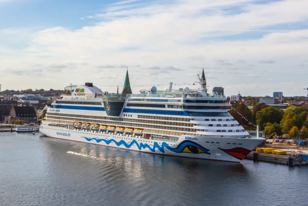 Cruise ship AIDAbella in the port of Kiel.